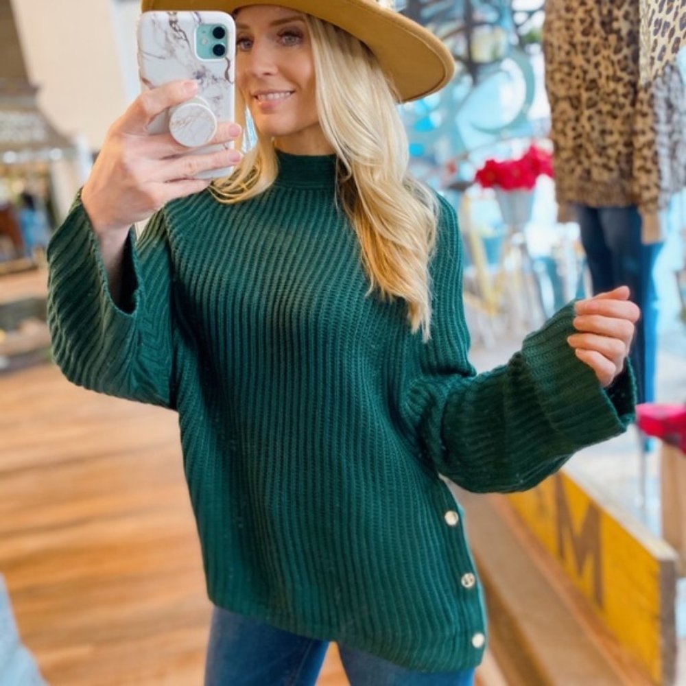 I'VE GOT THE TIME KNIT SWEATER-HUNTER GREEN